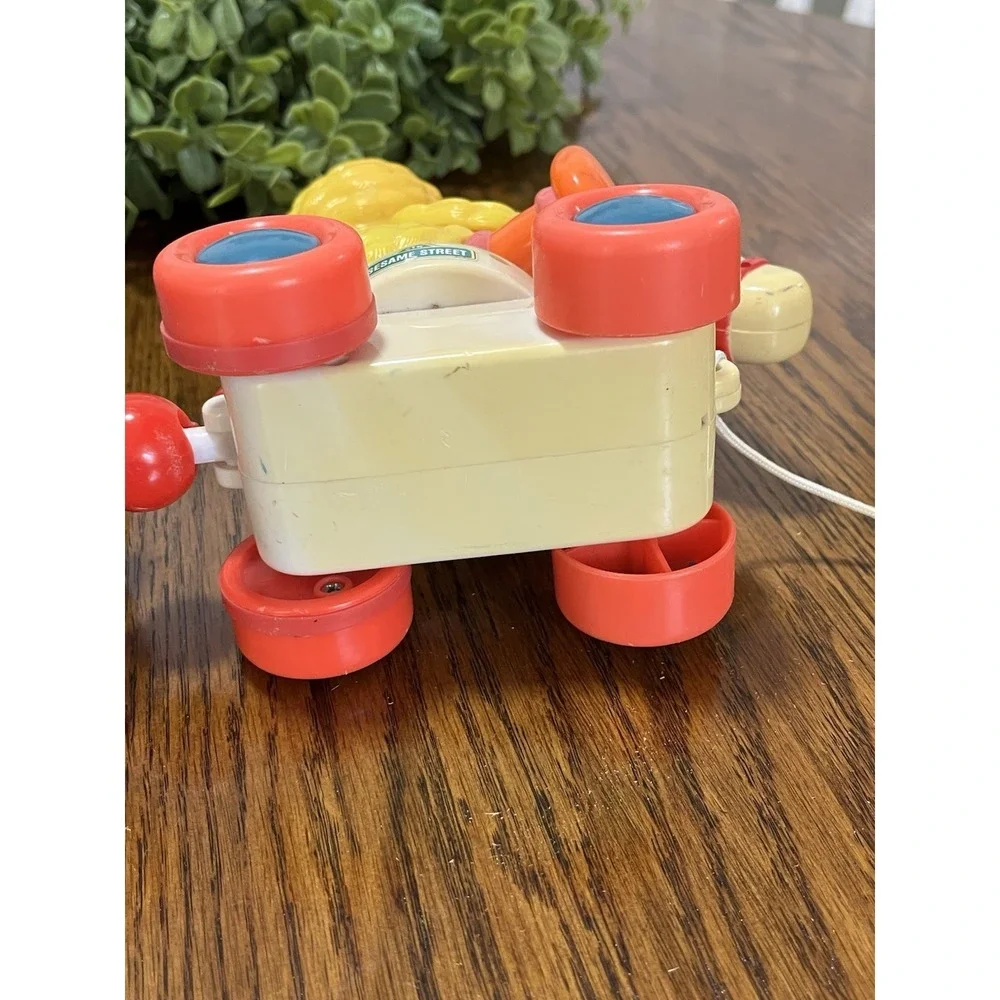Vintage Fisher-Price Sesame Street Pull Toy Train Big Bird Elmo Ernie READ